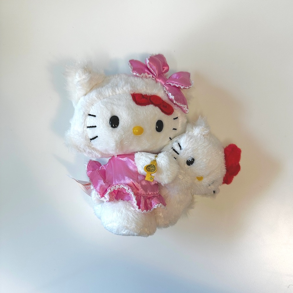 🩷 Rare charmmy Kitty x HK plush 🩷